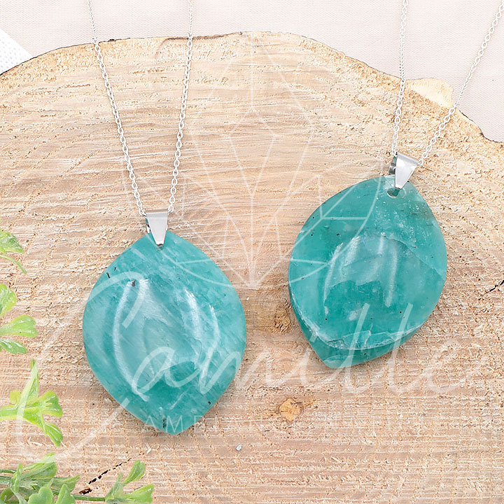Pendentif Quartz Bleu Plat Sur Collier - Pierre Naturelle - France Minéraux - Neuf étiquette